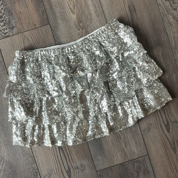 PrettyLittleThing Silver Sequin Frilly Tiered Mini Skirt Size 10 - Picture 5 of 5